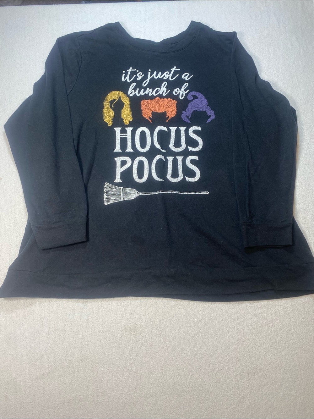 Disney 'Hocus Pocus' Graphic Long-Sleeve Tee. See description.